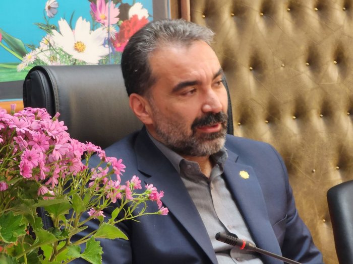 یک قاب خاطره  عکس یادگاری کارکنان در آخرین روزهای سال 1402 و دیدار با مهندس کشمیری و تبریک 25 اسفند ماه -  روز ملی شهردار