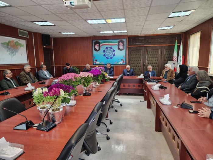 تبریک روز شهردار در دیدار با کارکنان ، مدیران بانکها ، ستاد مردمی توسعه استان و