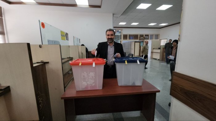 شهردار بجنورد رای خود را به صندوق انداخت