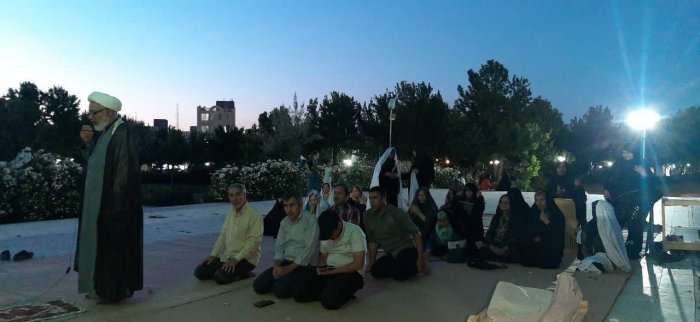 اقامه نماز جماعت در بوستان‌های شهر بجنورد